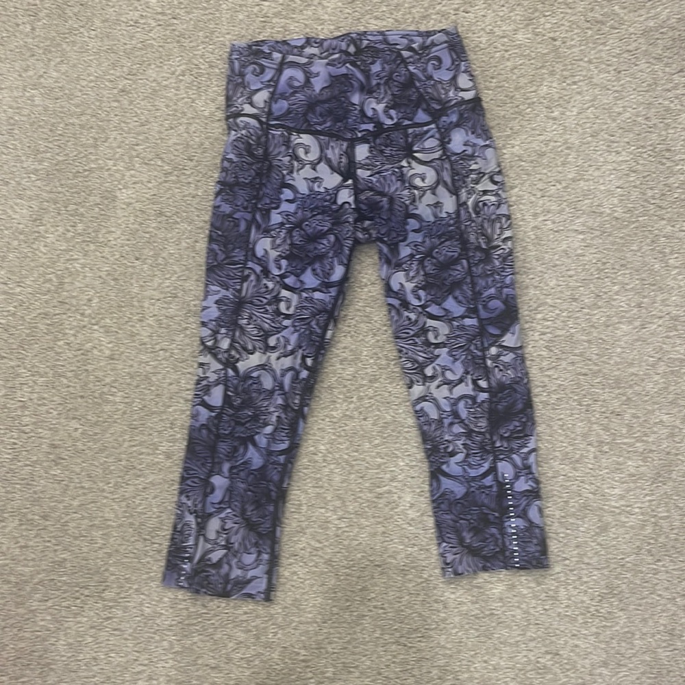Lululemon leggings size 6